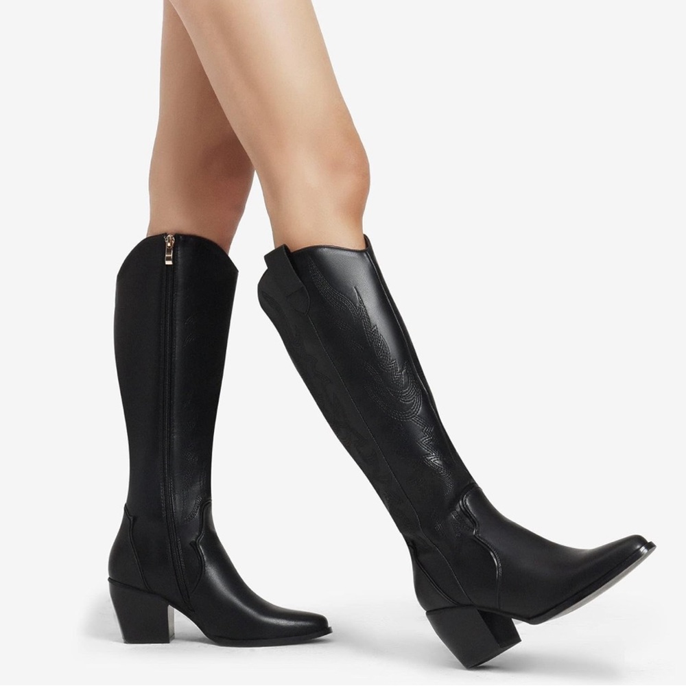 🔺SOLD🔺Cowboy Boots w/zipper + chunky heel. Vegan leather (Orig price$79)